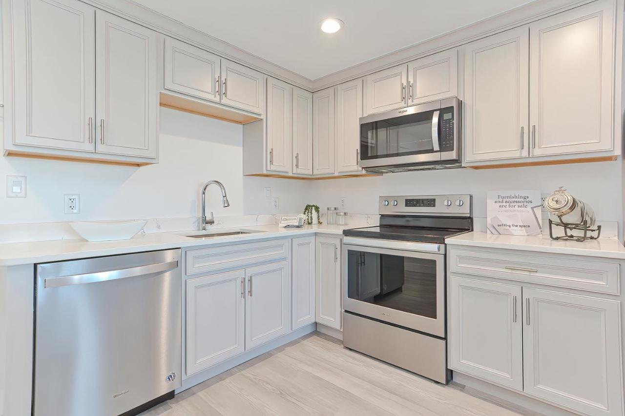Downtown Plymouth Waterfront Luxury Condos Exteriör bild
