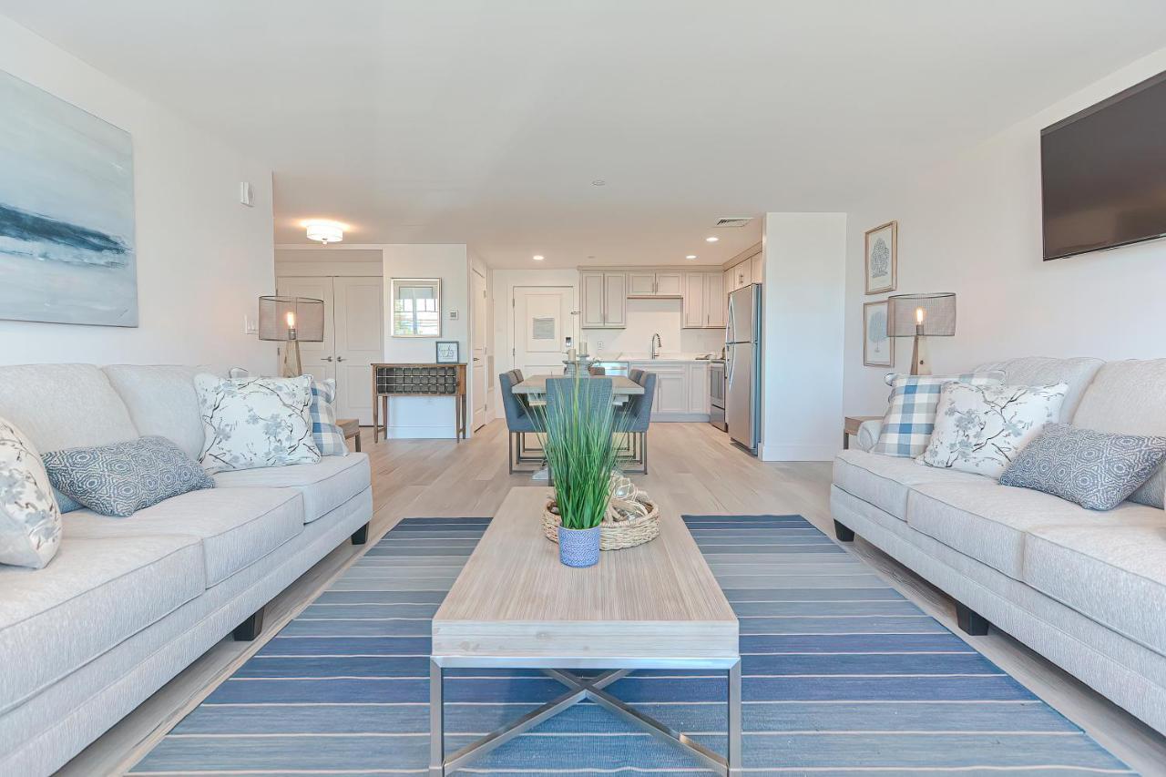 Downtown Plymouth Waterfront Luxury Condos Exteriör bild