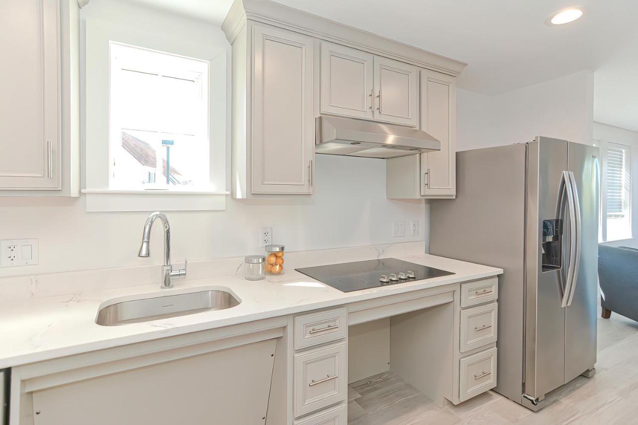 Downtown Plymouth Waterfront Luxury Condos Exteriör bild