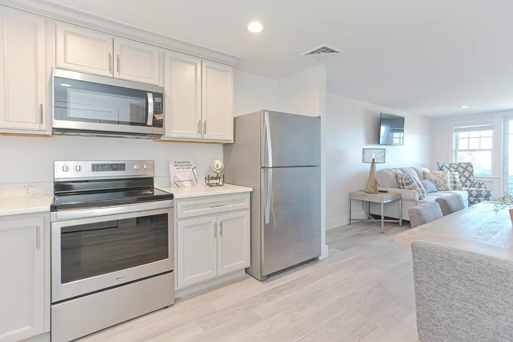 Downtown Plymouth Waterfront Luxury Condos Exteriör bild