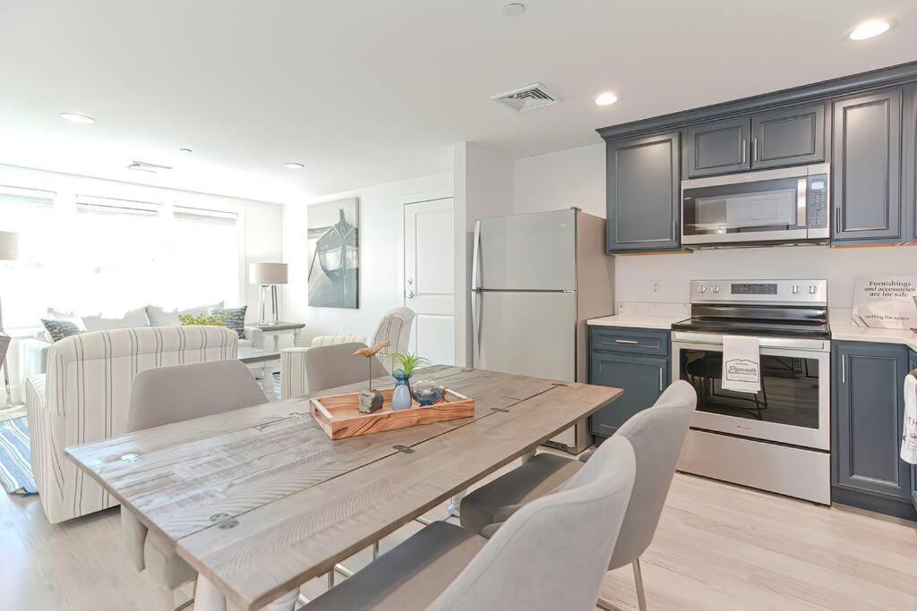 Downtown Plymouth Waterfront Luxury Condos Exteriör bild