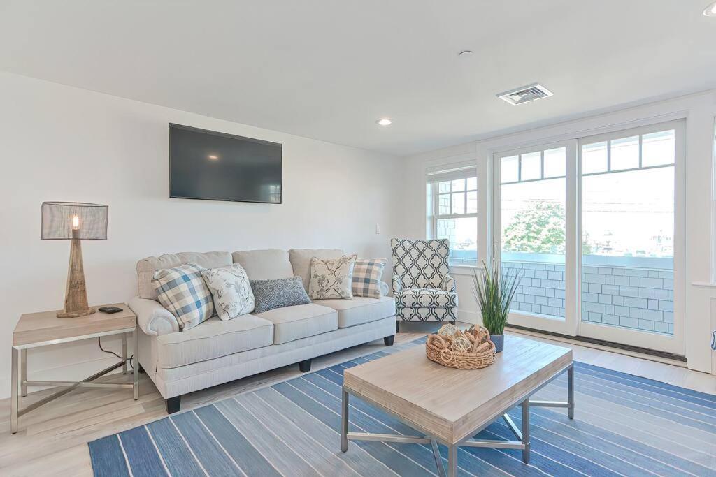 Downtown Plymouth Waterfront Luxury Condos Exteriör bild