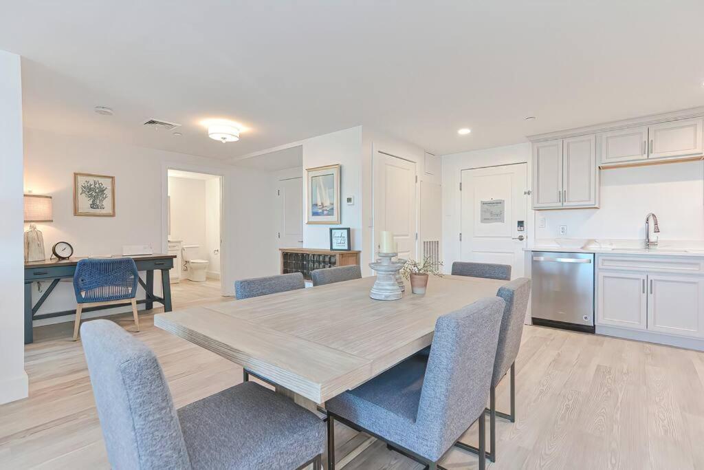 Downtown Plymouth Waterfront Luxury Condos Exteriör bild